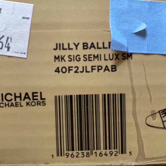 New MK Jilly Round Toe Ballet Flats shoes. Never worn. Comes with original box - Picture 9 of 9
